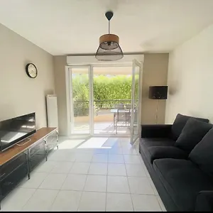 https://lazureenne-2-4-pers-cosy-spacieux-avec-piscine.fr-provencehotel.com