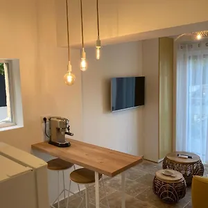 https://charmant-studio-dans-villa-parking-jardin.fr-provencehotel.com